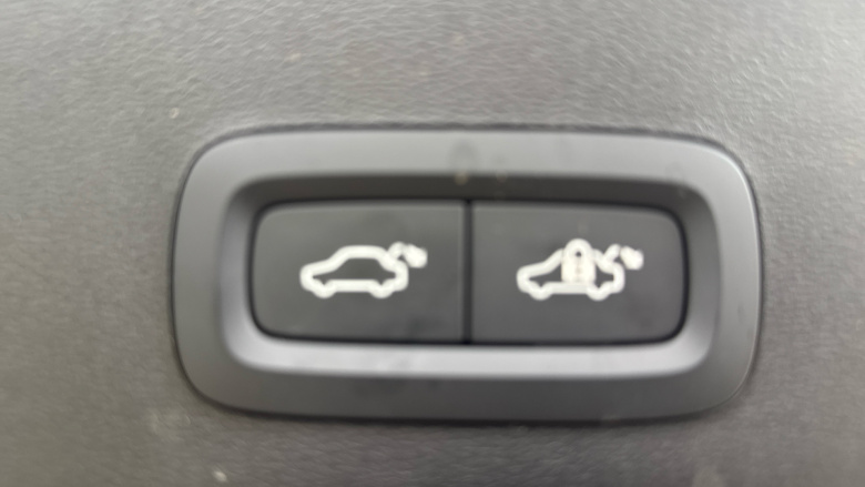 Volvo XC40 2.0 B3P Plus Black Edition 5dr Auto Petrol Estate